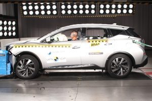 Nissan Murano recebe apenas duas estrelas em teste de colisão frontal