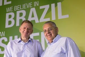 Andreas Renschler, CEO da holding, e Roberto Cortes, presidente da MAN Latin America