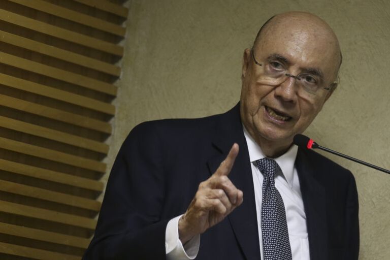 Governo apresentará projeto com regime de urgência para reoneração da folha, diz Meirelles