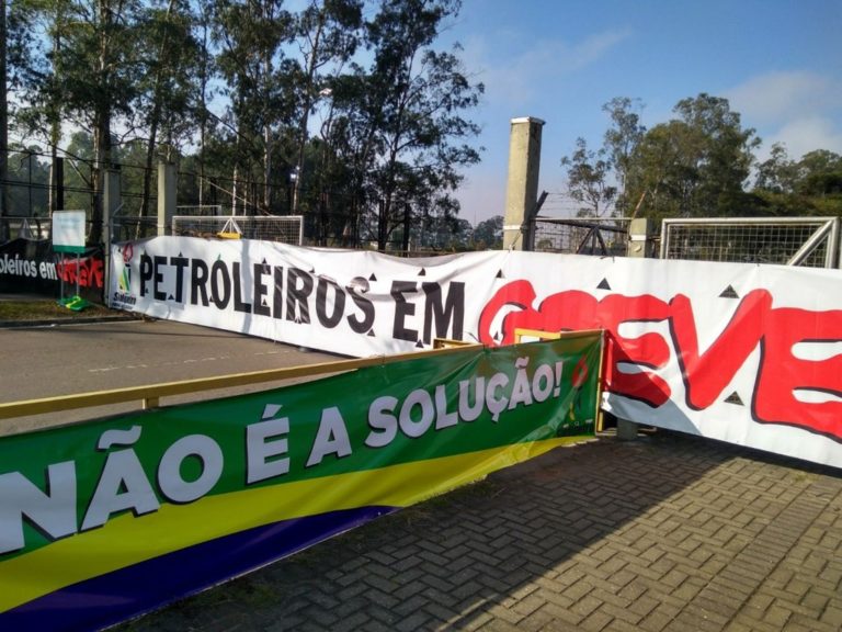 Greve dos petroleiros piora situação do combustível