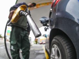 Governo zera Cide no diesel, mas protesto deve continuar