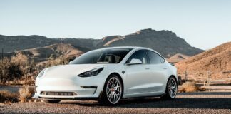 Produção do Tesla Model 3 provoca escassez de baterias