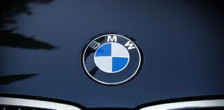 Executivo da BMW diz que montadora pode fechar fábricas no Reino Unido se Brexit impactar rede de fornecimento