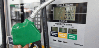 Preço da gasolina recua em 21 Estados e no DF