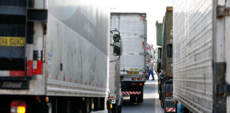 Greve dos caminhoneiros faz produção industrial despencar