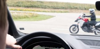 Ducati testa moto que "conversa" com carro