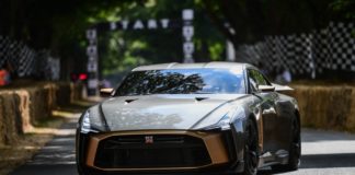 Nissan GT-R quer ser o carro mais rápido do mundo