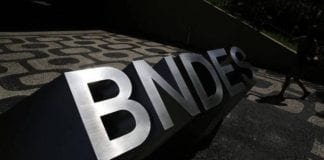 Com nova política, desembolsos do BNDES caem pela metade este ano