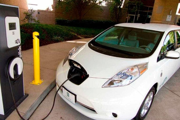 Nissan quer usar bateria descartada de carro elétrico para levar energia a casas