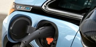 GM trabalha em novo carregador para carro elétrico, que abastece em apenas 10 minutos