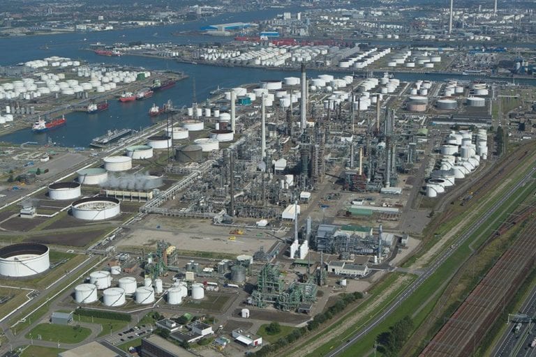 Refinaria da ExxonMobil em Roterdã produzirá Grupo II