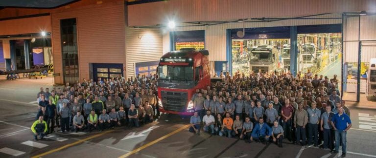 Com 300 novos contratados, segundo turno em fábrica da Volvo passa a funcionar em período integral a partir deste mês