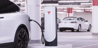 Tesla compra empresa