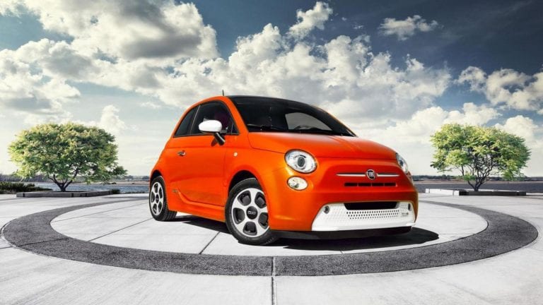 Fiat 500 de nova geração (2020) apenas com motor elétrico