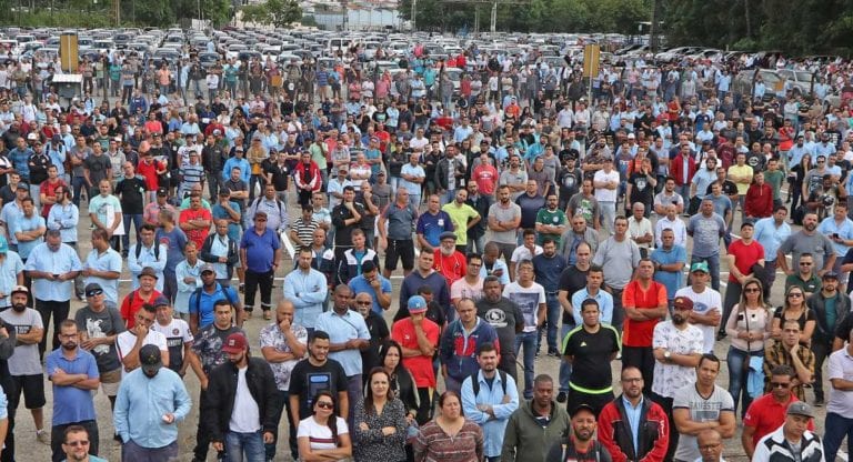 Metalúrgicos da Ford tentam segurar empregos