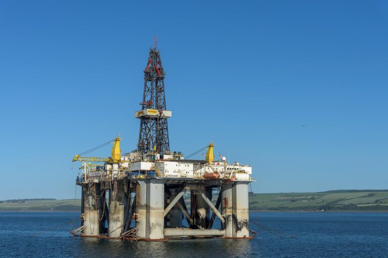 Preços do petróleo despencam