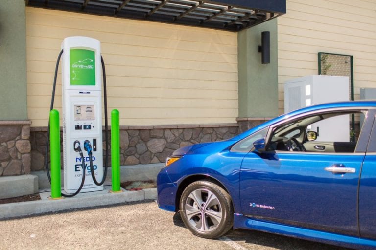 Reino Unido quer carregadores de carros elétricos em toda casa nova