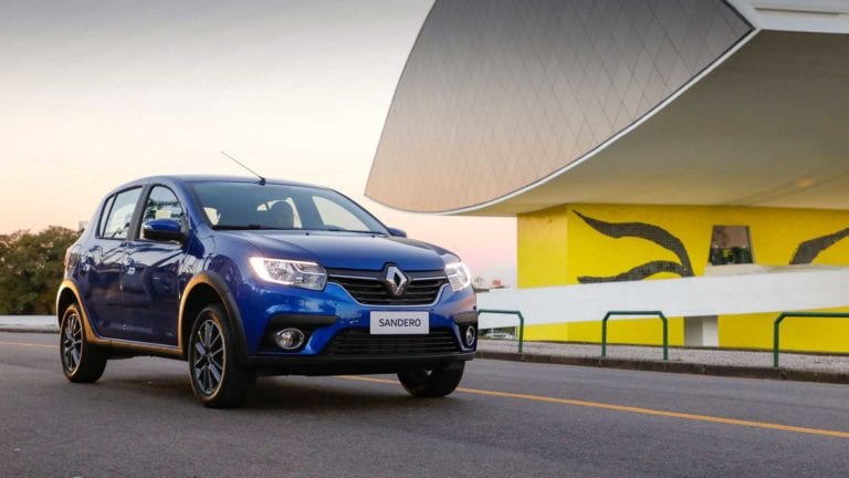 Renault Sandero 1.6 CVT volta ao automático
