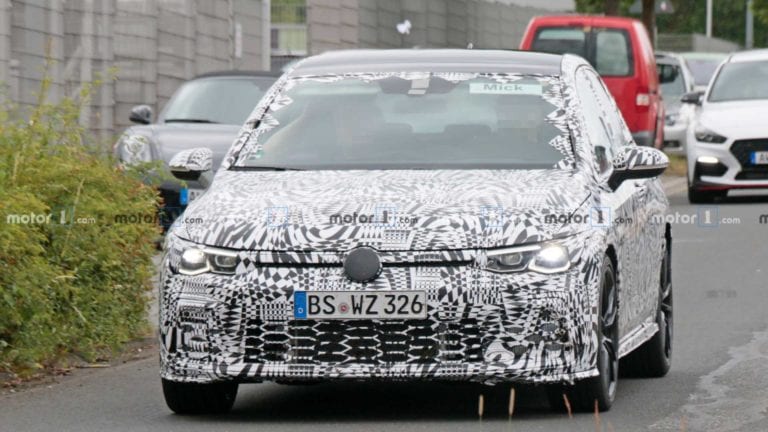 Novo VW Golf GTI pode chegar aos 300 cv