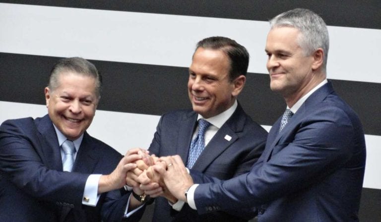 Compra da fábrica da Ford
