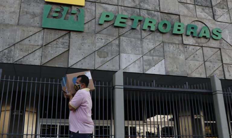 Sem acordo coletivo, Petrobras diz que oferecerá opção de acerto individual