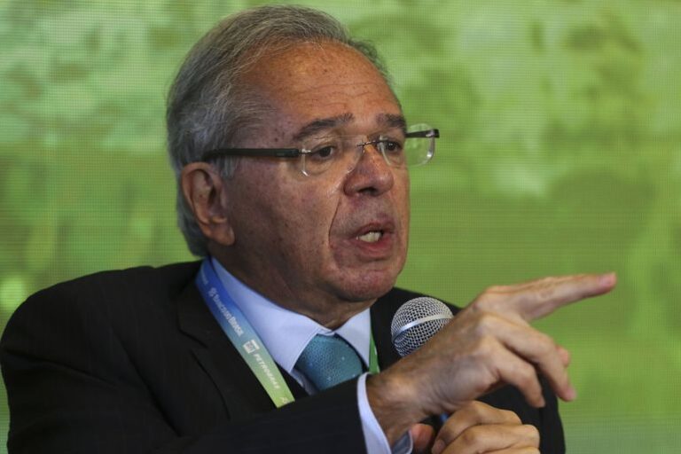 Guedes encontra governadores para falar de impostos sobre combustíveis após polêmica com Bolsonaro