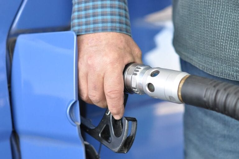 Projeto proíbe carro a gasolina