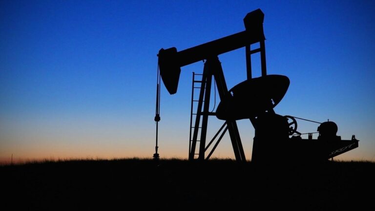 Preços do petróleo caem