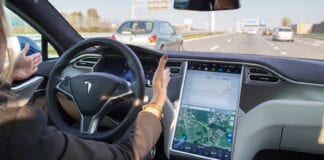 Tesla Autopilot 100% autônomo