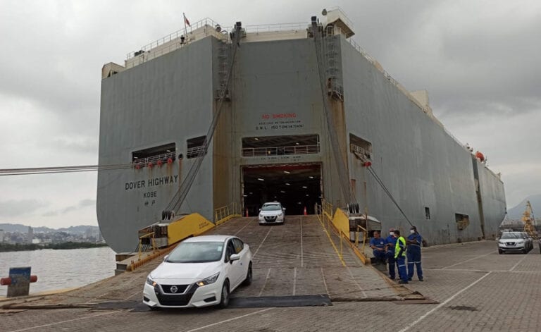 Nissan desembarca primeiras unidades do novo Versa mexicano no Brasil