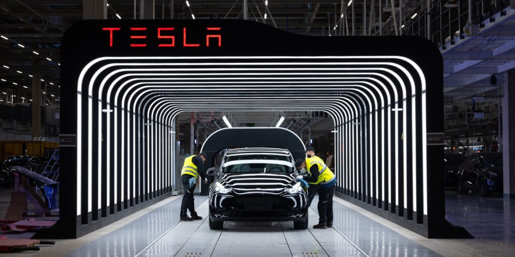 Tesla inaugura Gigafactory