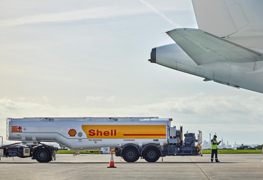 Shell to shut Russian retail